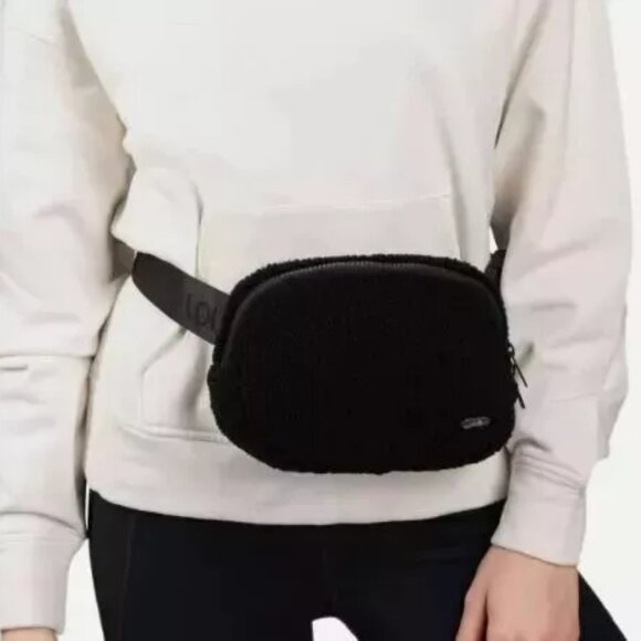 Lole Handbags - Lole Unisex Fleece Belt (Bag, Black)